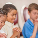 kids praying